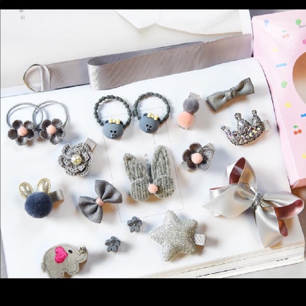 🆕 Adorable girl hair clips and bows 18 pieces